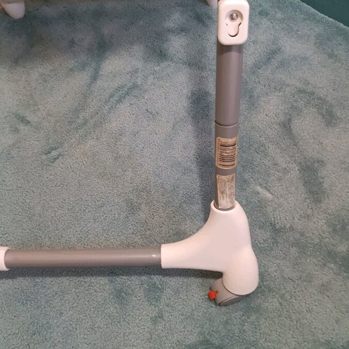 FreeOn folding baby high chair like new with 5-point safety harness
