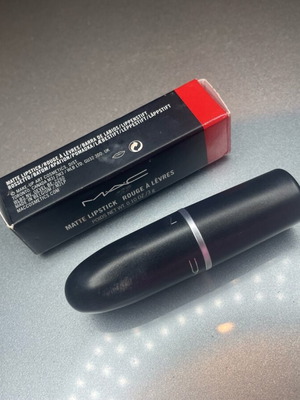 Mac Lipstick Lady Danger 607 new, only swatched