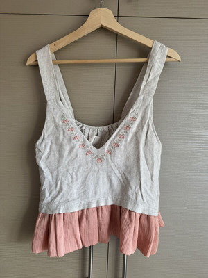 Karavan T-shirt with Open Back like new, beige