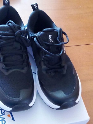 Level Anatomic sneakers size 37 like new, black
