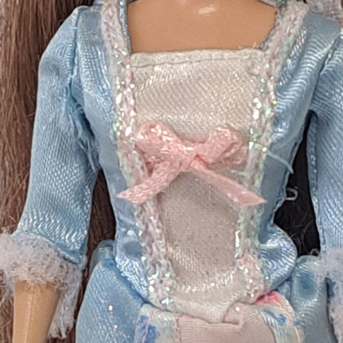 Barbie Erika Mini Kingdom doll like new, incomplete with flaws