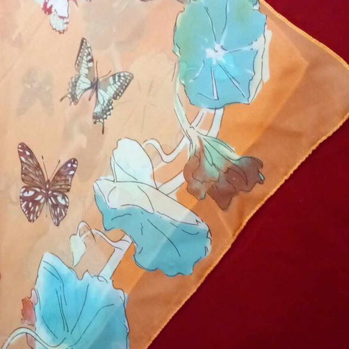 Scarf with patterns 0.60x0.60 non-creasing