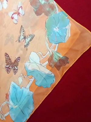 Scarf with patterns 0.60x0.60 non-creasing