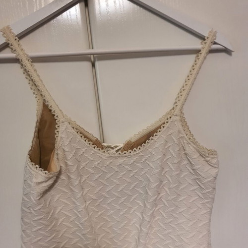 Top cream with patterns, like new, size XL