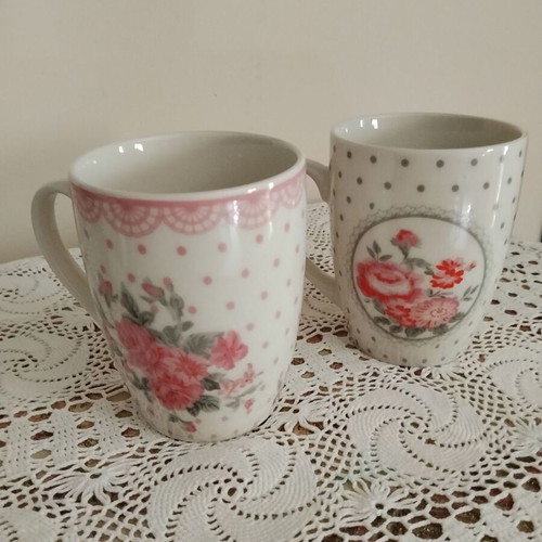 Vicko porcelain mug set with romantic floral design, like new