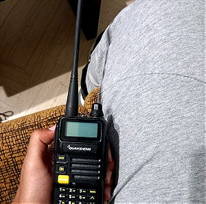 Φορητός πομποδέκτης UHF/VHF 5.8W