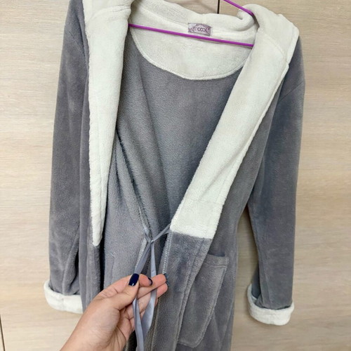 Fleece hooded warm bathrobe with pockets, Cool brand