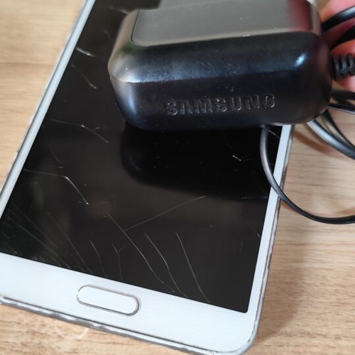 Samsung Galaxy Note 3 Neo used with cracked screen, white