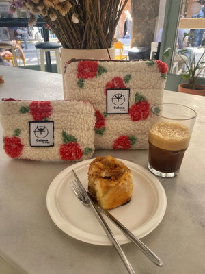 Τσαντάκια νεσεσέρ καινούργια με teddy ύφασμα και τριαντάφυλλο