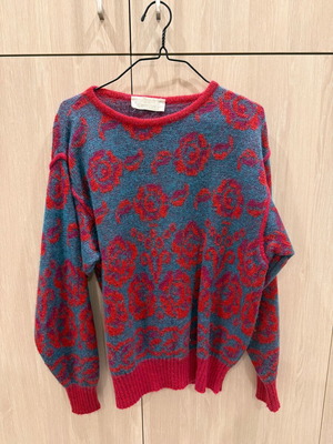 Knitted vintage sweater like new with floral pattern and glitter