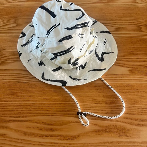 Zara bucket hat size L like new beige and black