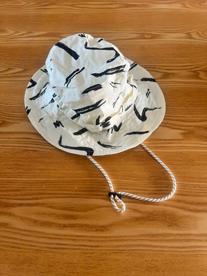 Zara bucket hat size L like new beige and black