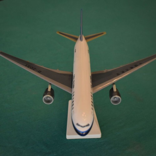 China Southern B777-200 Model Plane Scale 1/200 Brand New