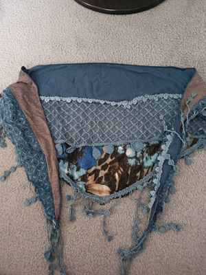 Women's scarf like new with blue and brown details