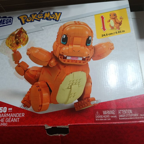 Mega Pokemon Jumbo Charmander figure with 750 compatible bricks