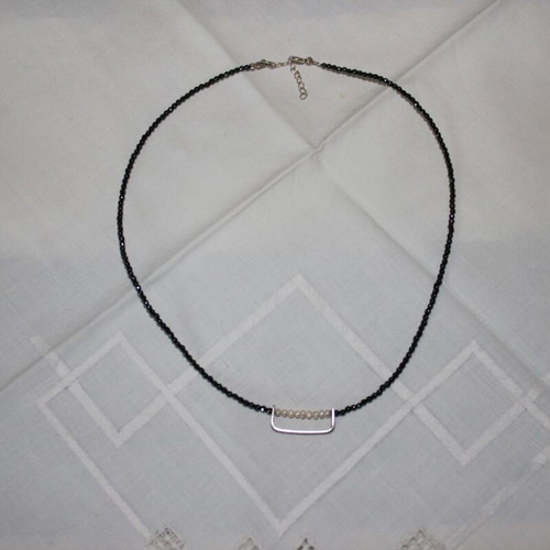 Delicate necklace with silver and small pearls new, length 40-43 cm