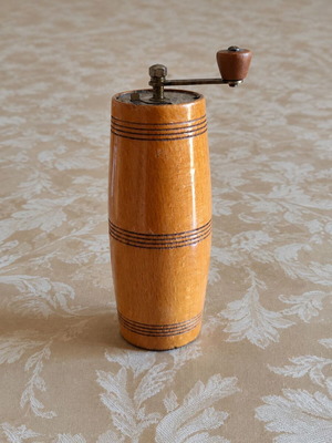 Marlux spice mill like new, mid-century modern design