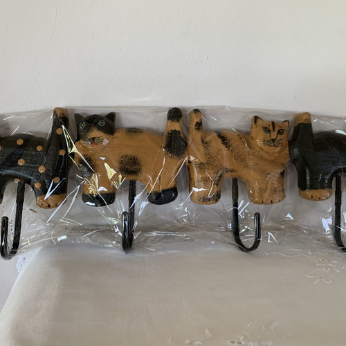 Wooden hanger with four carved cats, handmade, new