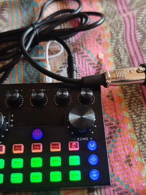 Professional Condenser Microphone Streaming Podcast Gaming Kit like new