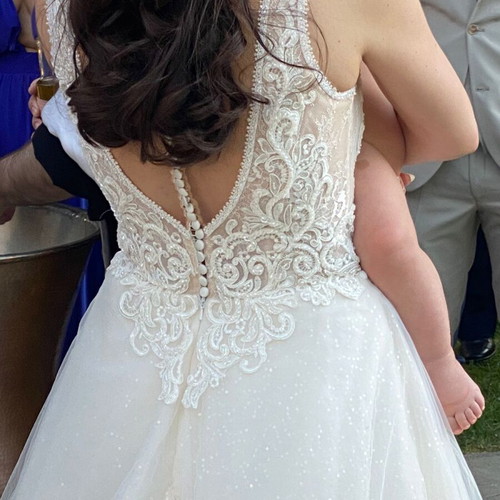 Wedding dress like new with embroidered flowers, petticoat and veil