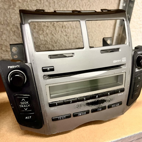 Toyota Yaris 2005-2009 genuine CD radio used