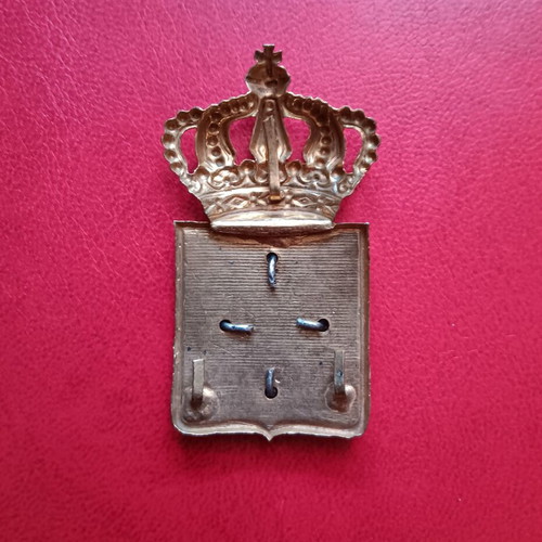 Collectible metal royal emblem like new