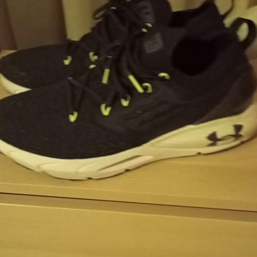 Under Armour men's athletic shoes like new, size 44
