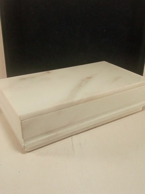 Χειροποίητο μαρμάρινο κουτάκι από λευκό μάρμαρο κατόπιν παραγγελίας