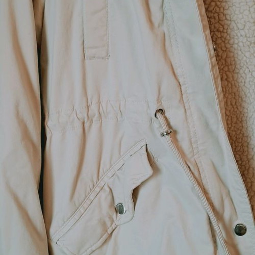 Bershka jacket used, beige long with removable lining and fur hood