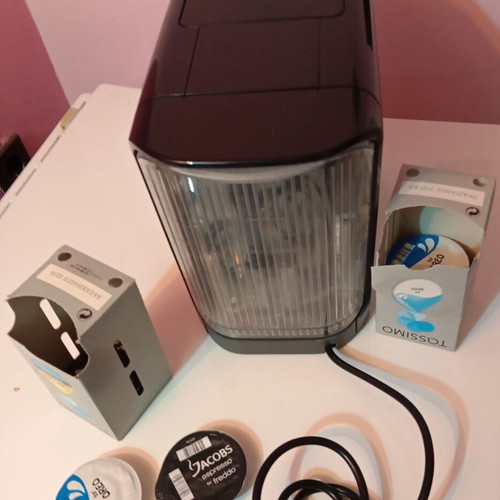 Bosch CTPMO8 Coffee Maker like new with coffee capsules