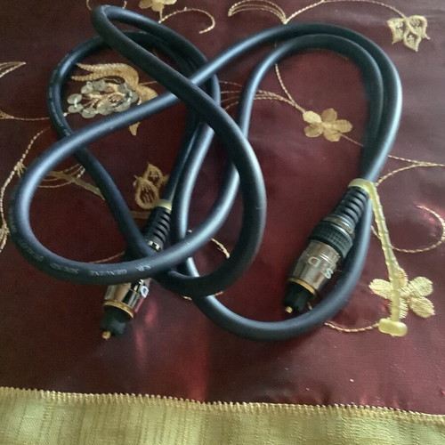 S.D Digital Optical Cable like new, 1.5m length