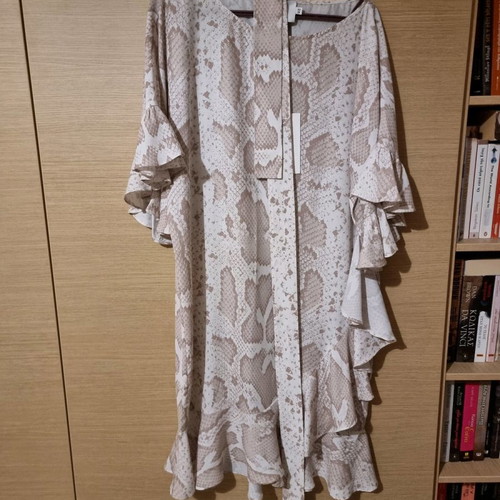 Zoya dress new, airy with timeless print