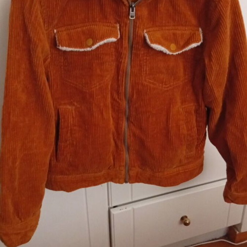 Corduroy brown jacket with fur and detachable hood like new, 10 years