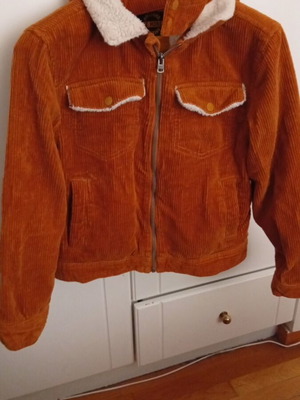 Corduroy brown jacket with fur and detachable hood like new, 10 years