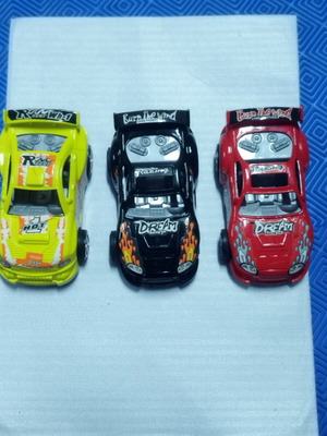 Set of 3 toy cars like new