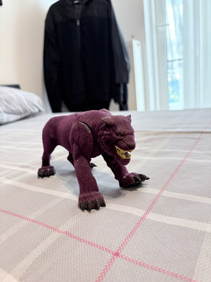 Mattel Panthor Purple Cat Masters of the Universe MOTU 2001 Armor Push Button used, small velvet wear