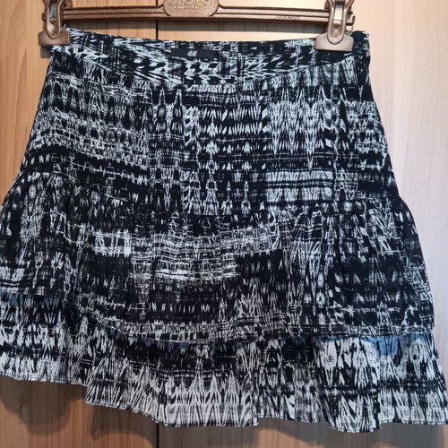 H&M skirt with ruffles and lining, small size