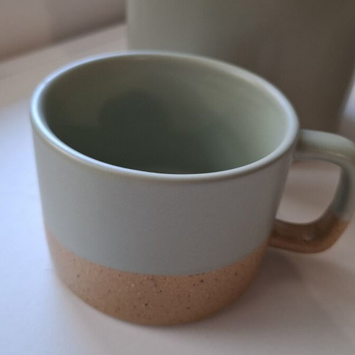 Teapot with two cups like new