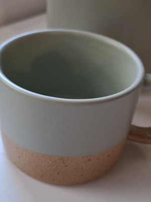 Teapot with two cups like new