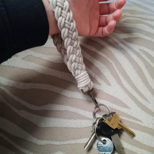 Macrame keychain like new, multicolor
