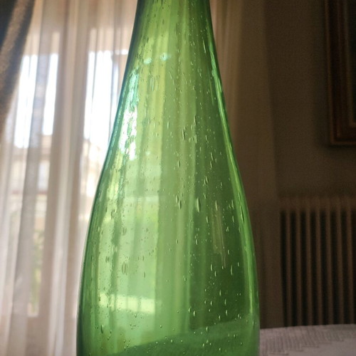 Decorative vase set like new made of blown glass