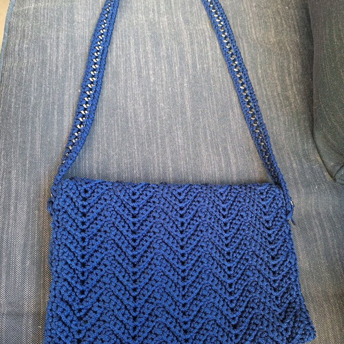 Handmade blue knitted shoulder bag used with silver chain