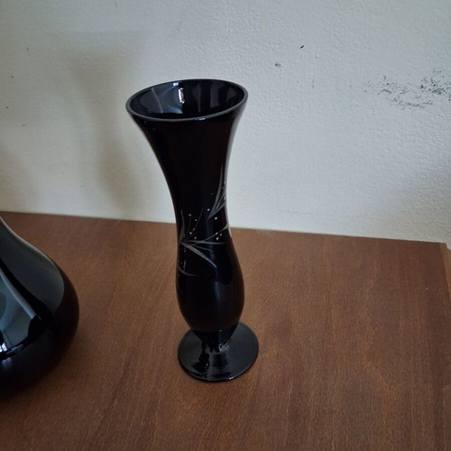 Black art glass vase set like new with gift vase