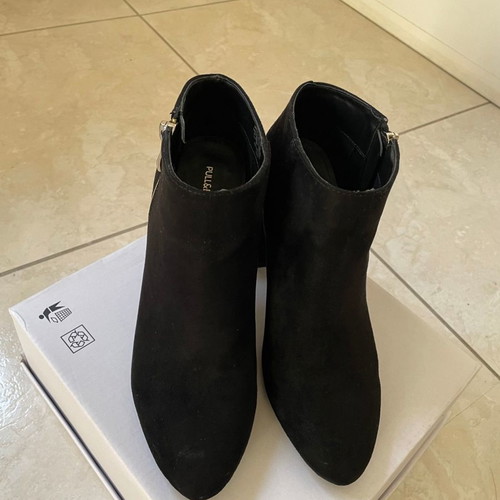 Black suede ankle boots Pull & Bear size 36 used with gift brown fur vest Bershka size S