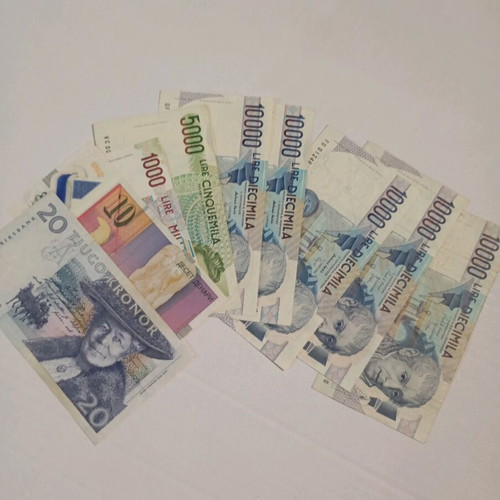 Banknotes used from Italy, Macedonia and Sweden