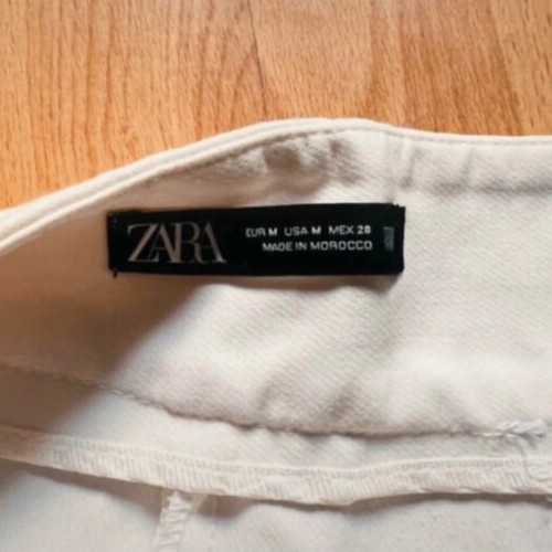 Zara white skirt like new with zipper repair needed, size S