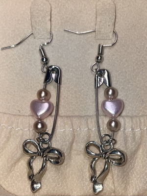 Silver earrings with bows and pink hearts, new