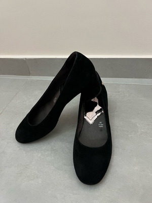 Stonefly black pumps size 38 like new