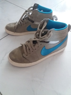 Nike μποτάκια αθλητικά μεταχειρισμένα, μέγεθος 37, μπεζ και τιρκουάζ