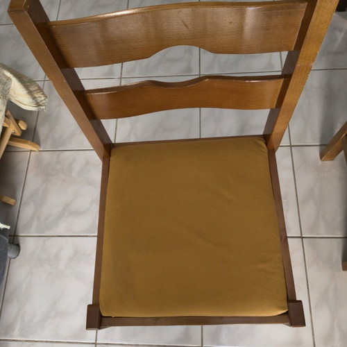 Wooden kitchen chairs with soft seat like new, set of 4